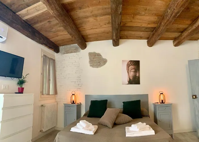 Green Rooms Ferrara Affittacamere 4*