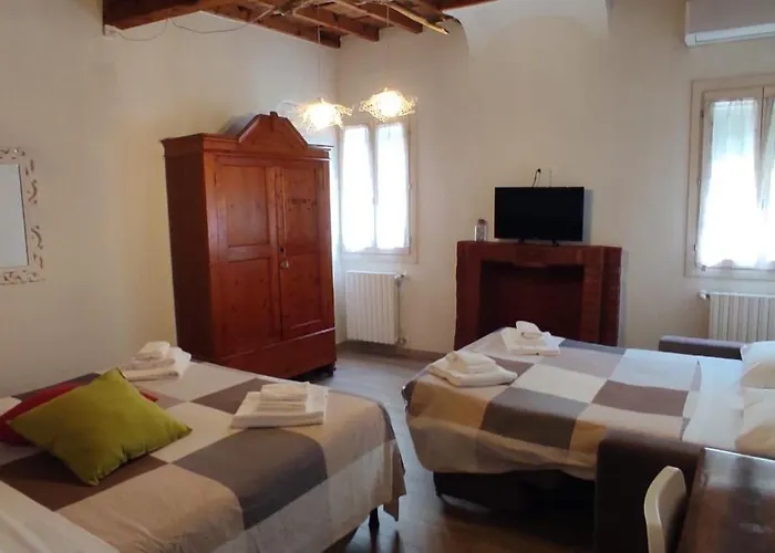 Green Rooms Ferrara Affittacamere 4*