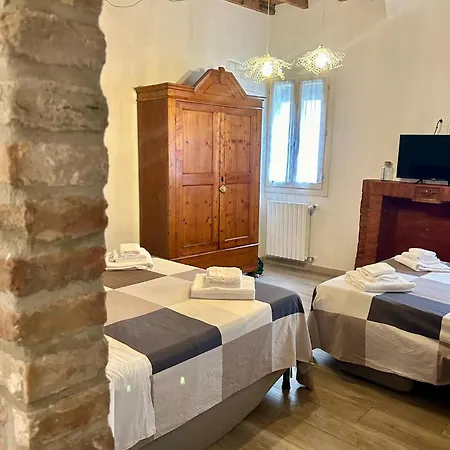 Green Rooms Ferrara Konukevi 4*